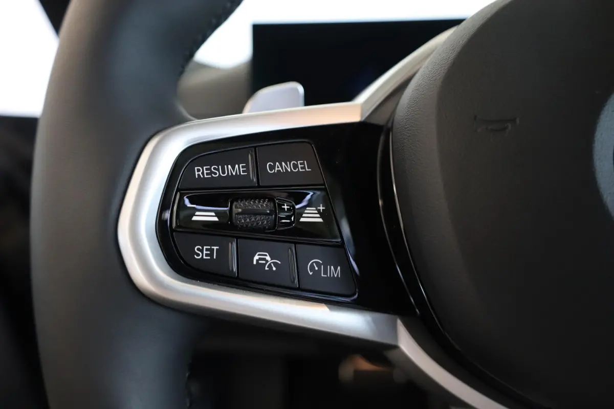 220i | M Sport Pro | Glazen Schuif-/ Kanteldak | Driving Assistant | Elektr. Verstelbare Stoelen