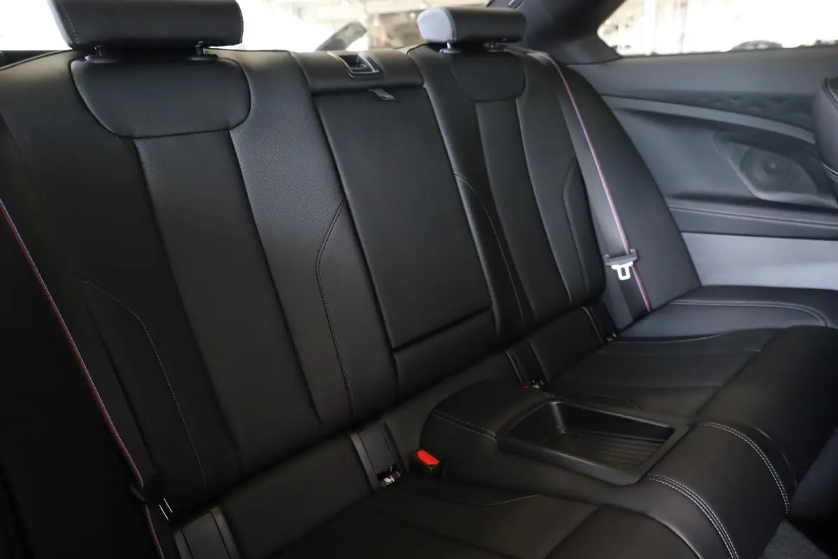 220i | M Sport Pro | Glazen Schuif-/ Kanteldak | Driving Assistant | Elektr. Verstelbare Stoelen