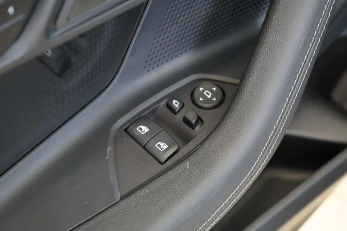 220i | M Sport Pro | Glazen Schuif-/ Kanteldak | Driving Assistant | Elektr. Verstelbare Stoelen