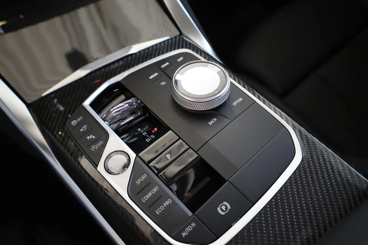 220i | M Sport Pro | Glazen Schuif-/ Kanteldak | Driving Assistant | Elektr. Verstelbare Stoelen
