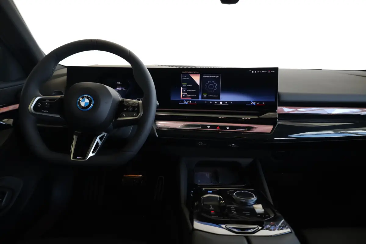 eDrive40 | M Sport Pro | Panoramadak | Driving Assistant | Comfort Access | Trekhaak