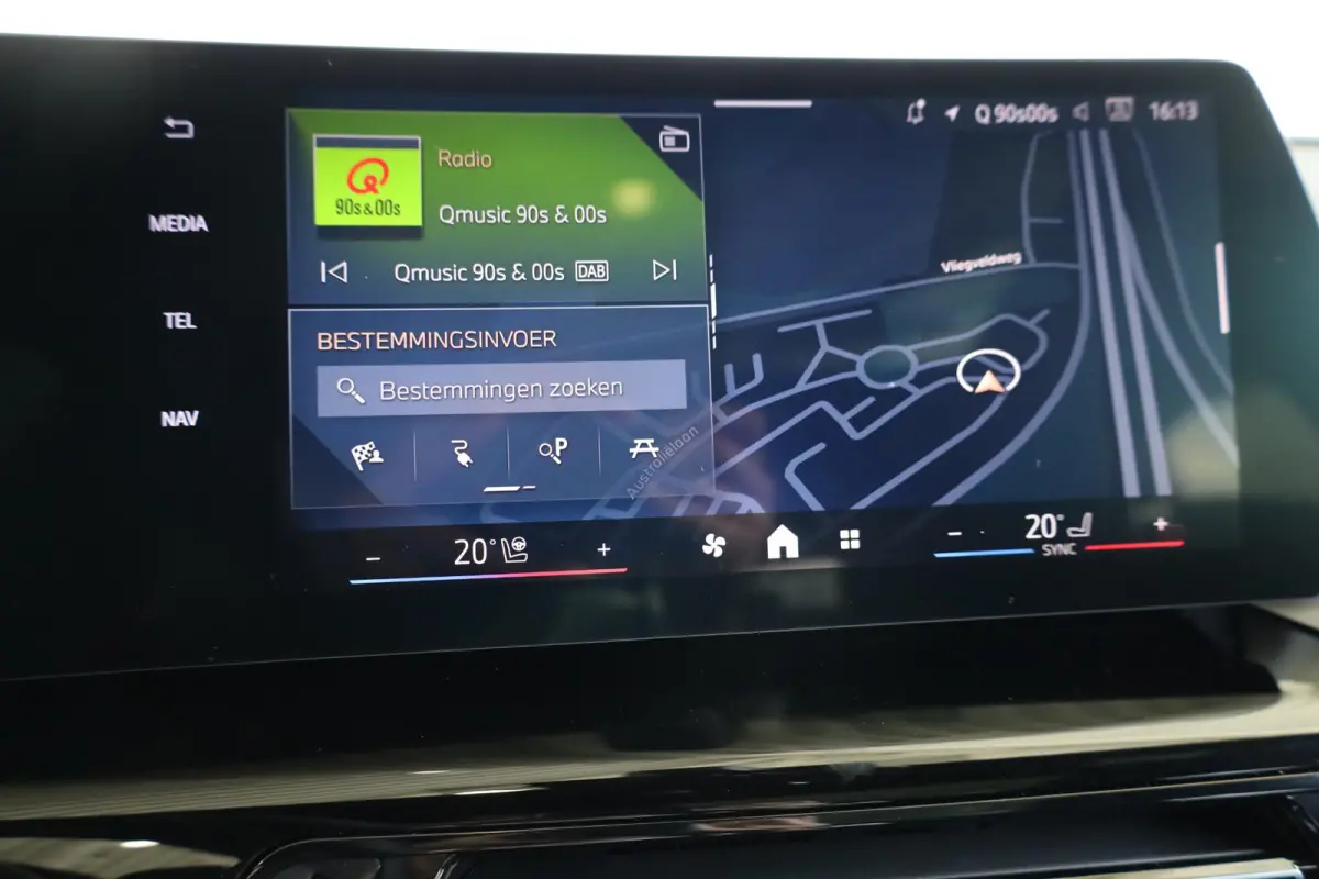eDrive20 | M Sport Pro | Panoramadak | Harman/Kardon | Elektr. Verstelbare Stoelen | Driving Assistant Plus | Trekhaak