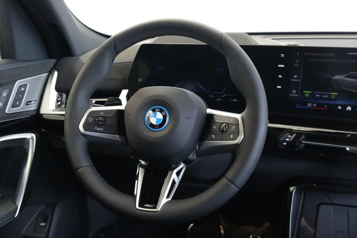 eDrive20 | M Sport Pro | Panoramadak | Harman/Kardon | Elektr. Verstelbare Stoelen | Driving Assistant Plus | Trekhaak