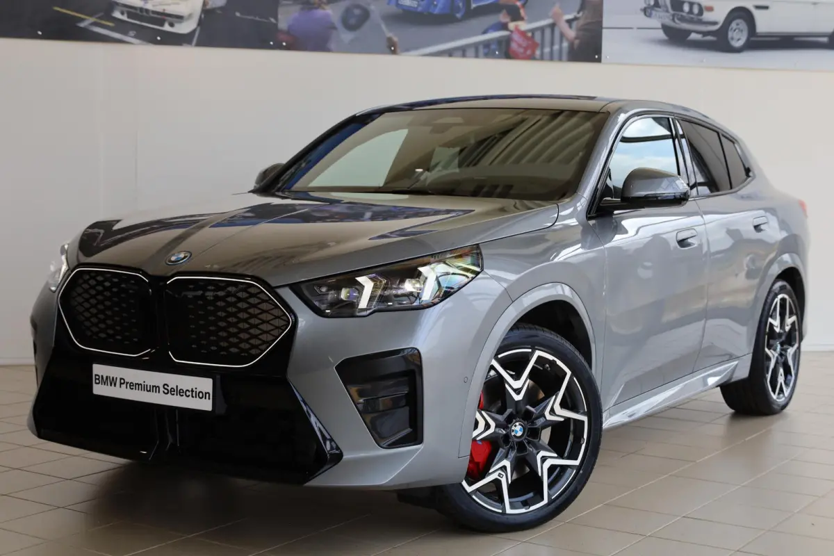 eDrive20 | M Sport Pro | Panoramadak | Harman/Kardon | Elektr. Verstelbare Stoelen | Driving Assistant Plus | Trekhaak