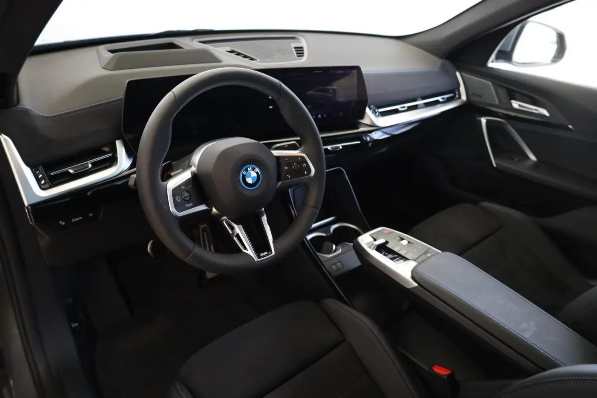 eDrive20 | M Sport Pro | Panoramadak | Harman/Kardon | Elektr. Verstelbare Stoelen | Driving Assistant Plus | Trekhaak