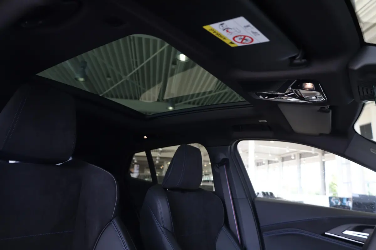 eDrive20 | M Sport Pro | Panoramadak | Harman/Kardon | Elektr. Verstelbare Stoelen | Driving Assistant Plus | Trekhaak