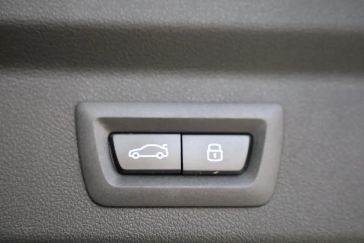 eDrive20 | M Sport Pro | Panoramadak | Harman/Kardon | Elektr. Verstelbare Stoelen | Driving Assistant Plus | Trekhaak