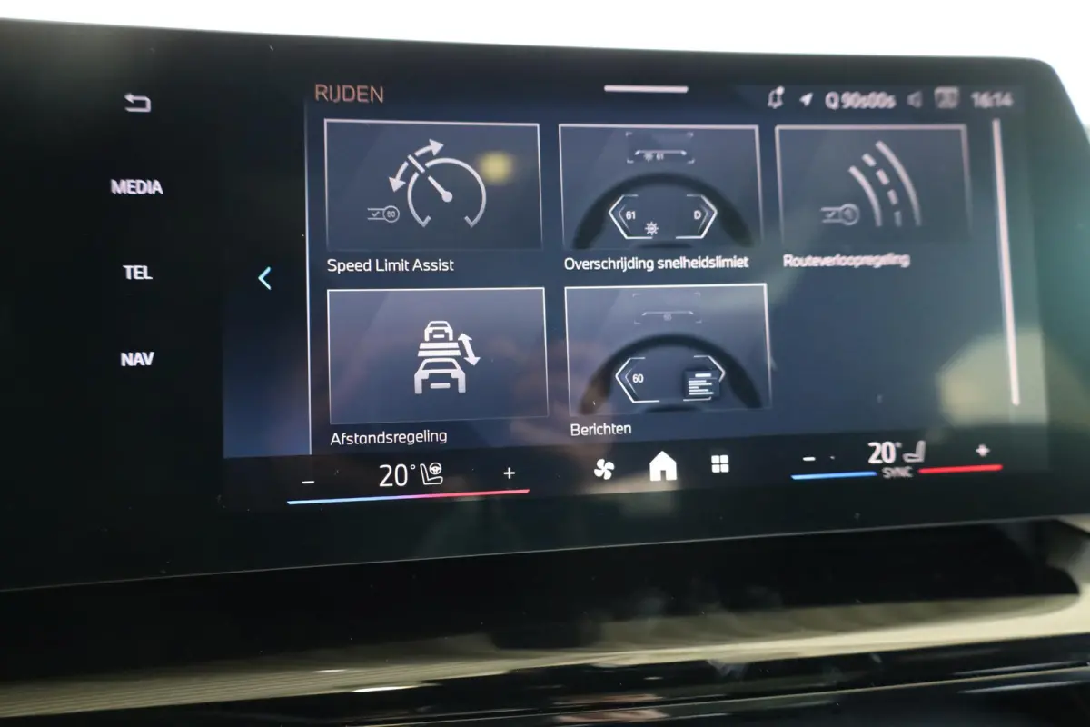 eDrive20 | M Sport Pro | Panoramadak | Harman/Kardon | Elektr. Verstelbare Stoelen | Driving Assistant Plus | Trekhaak