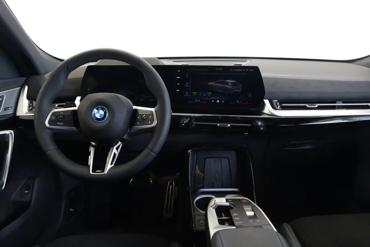 eDrive20 | M Sport Pro | Panoramadak | Harman/Kardon | Elektr. Verstelbare Stoelen | Driving Assistant Plus | Trekhaak