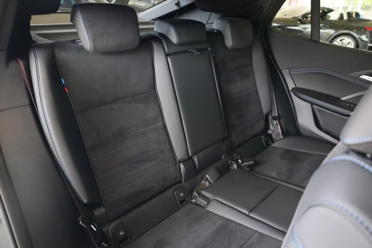 eDrive20 | M Sport Pro | Panoramadak | Harman/Kardon | Elektr. Verstelbare Stoelen | Driving Assistant Plus | Trekhaak