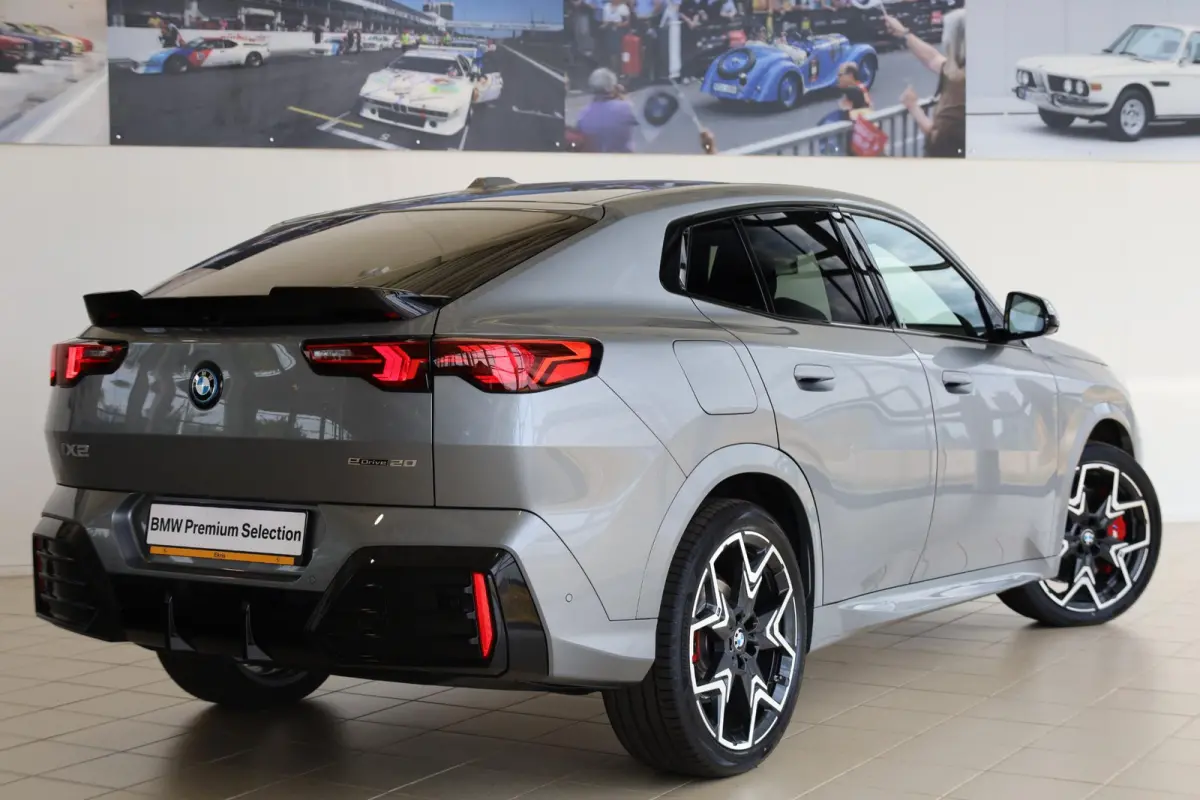 eDrive20 | M Sport Pro | Panoramadak | Harman/Kardon | Elektr. Verstelbare Stoelen | Driving Assistant Plus | Trekhaak