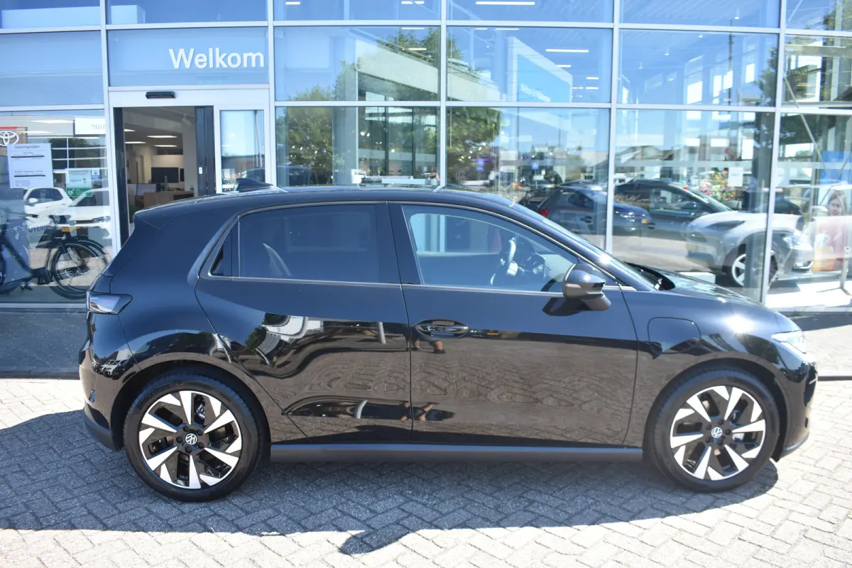 Life First Edition | Airconditioning automatisch, 2-zone (Climatronic) | Automatische afstandsregeling (Adaptive Cruise Control) | Koplampverlichting LED