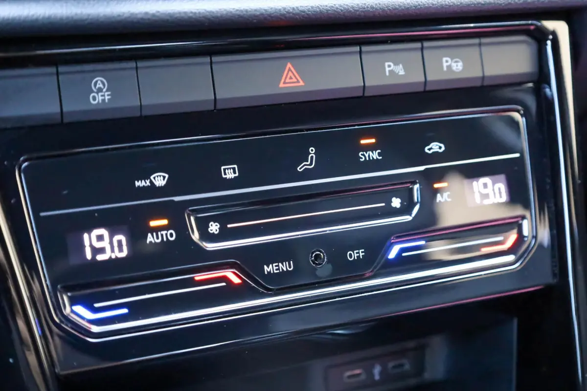 1.0 TSI 110pk R-Line | Achteruitrijcamera | Cruise Control Adaptief | Apple Carplay/Android Auto