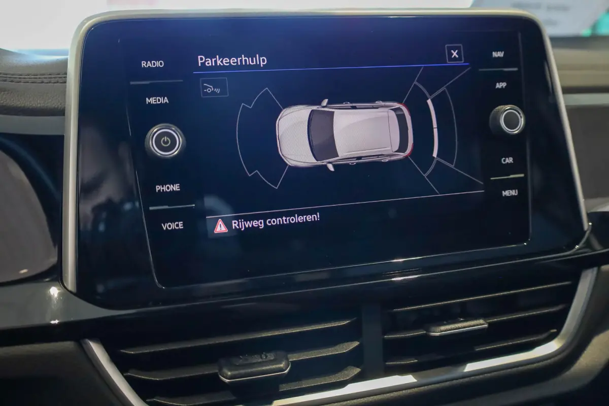 1.0 TSI 110pk R-Line | Achteruitrijcamera | Cruise Control Adaptief | Apple Carplay/Android Auto