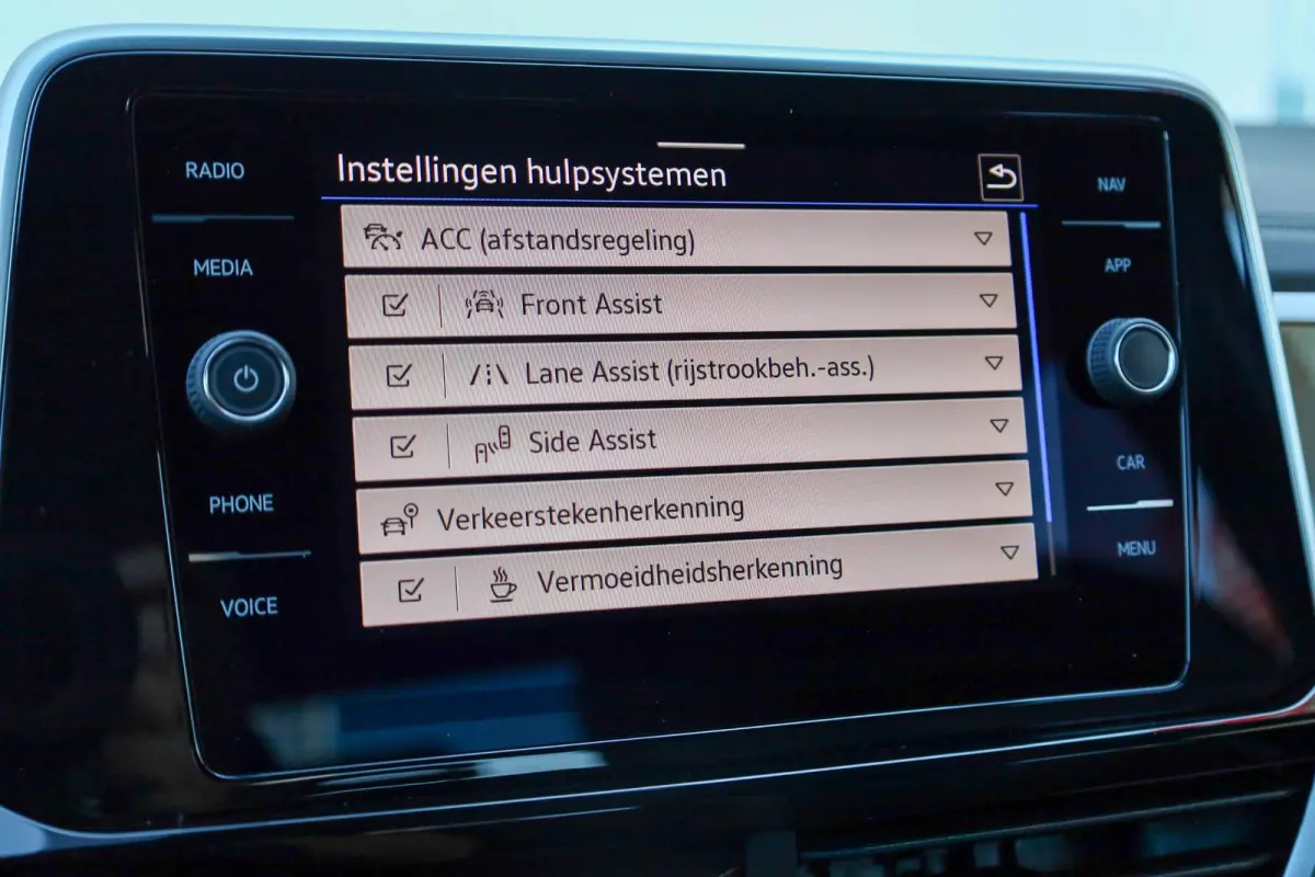 1.0 TSI 110pk R-Line | Achteruitrijcamera | Cruise Control Adaptief | Apple Carplay/Android Auto