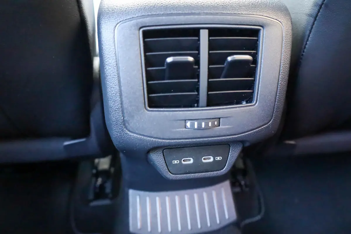 1.0 TSI 110pk R-Line | Achteruitrijcamera | Cruise Control Adaptief | Apple Carplay/Android Auto