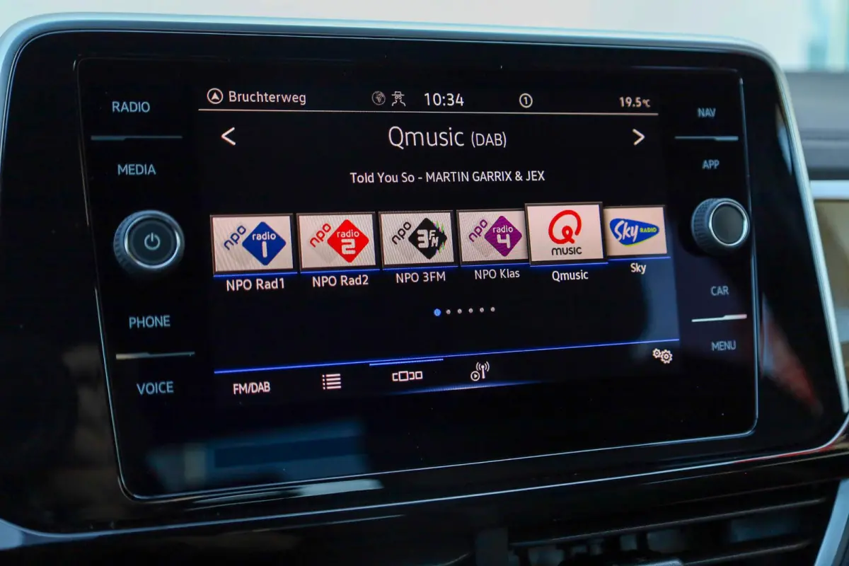 1.0 TSI 110pk R-Line | Achteruitrijcamera | Cruise Control Adaptief | Apple Carplay/Android Auto