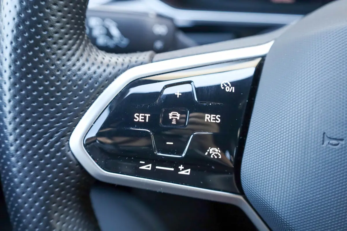 1.0 TSI 110pk R-Line | Achteruitrijcamera | Cruise Control Adaptief | Apple Carplay/Android Auto