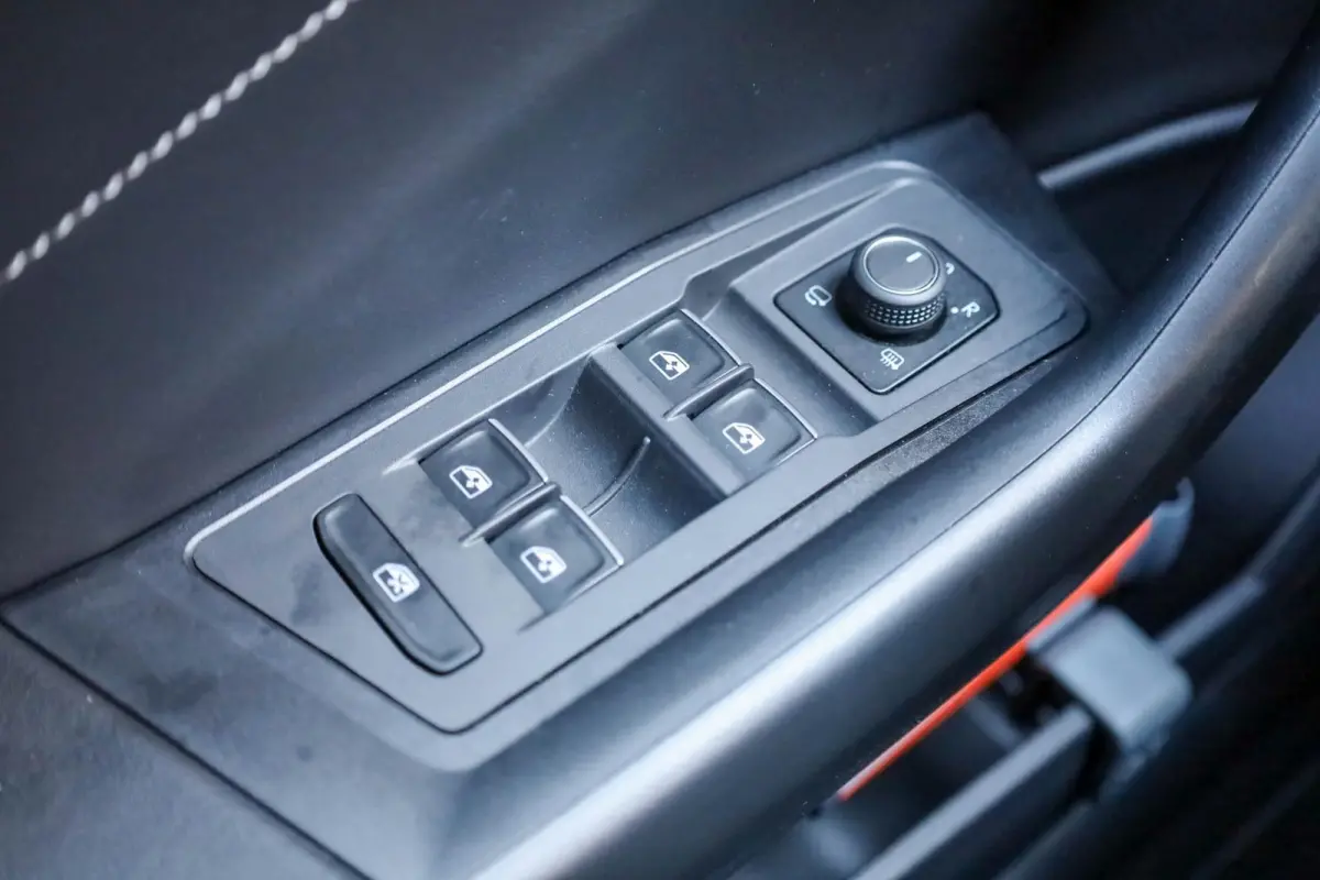 1.0 TSI 110pk R-Line | Achteruitrijcamera | Cruise Control Adaptief | Apple Carplay/Android Auto