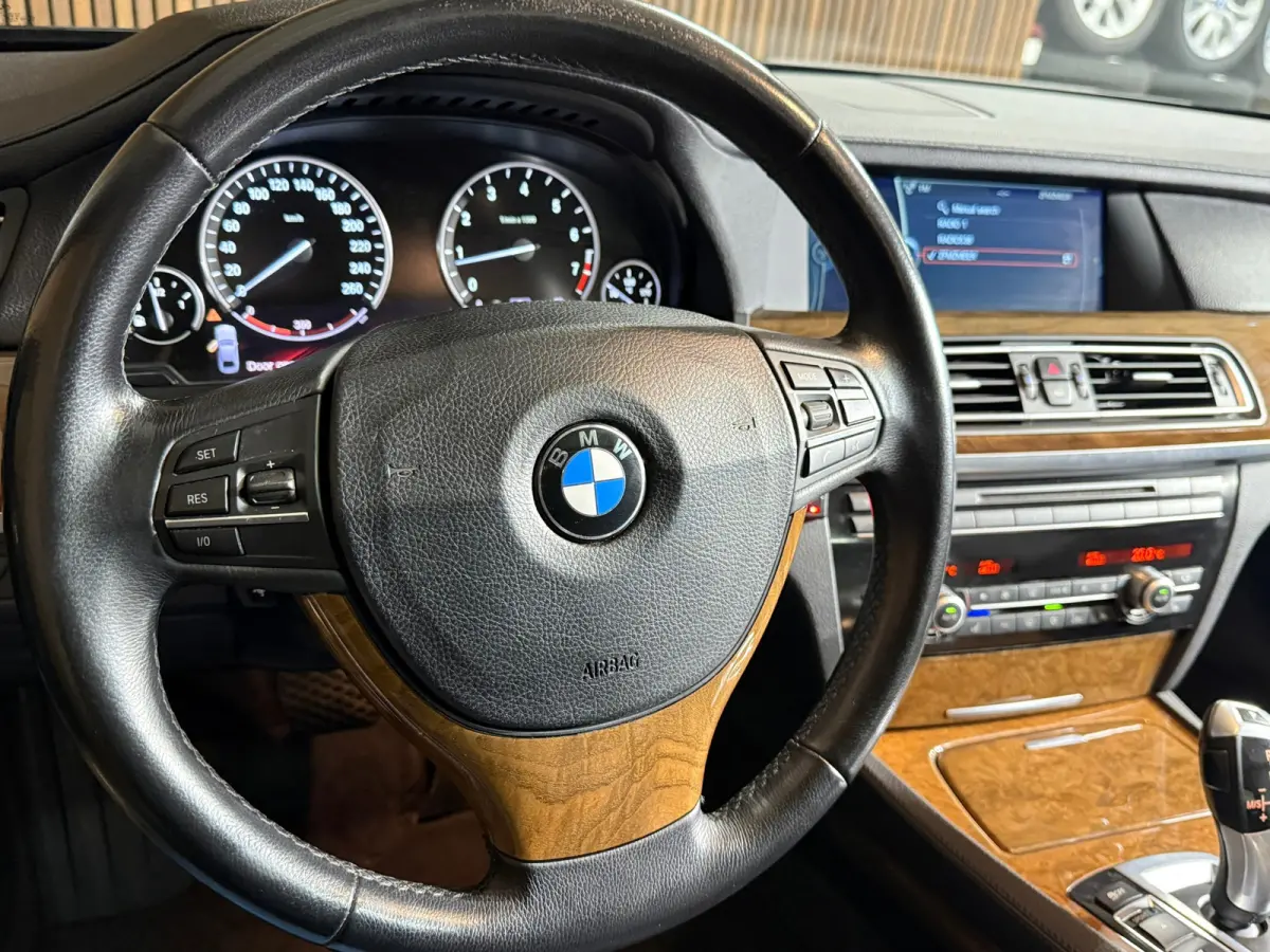 750Li - Youngtimer - BTW - Carplay