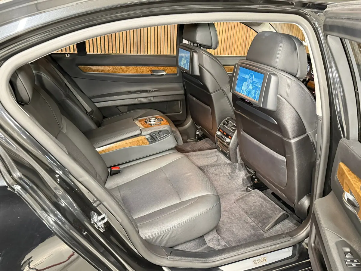 750Li - Youngtimer - BTW - Carplay