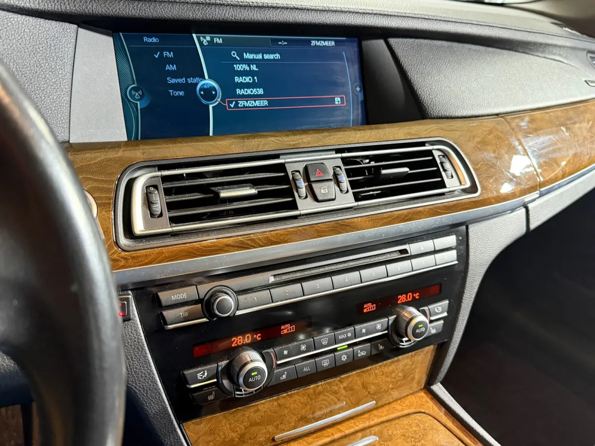 750Li - Youngtimer - BTW - Carplay