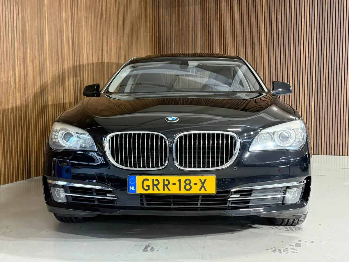 750Li - Youngtimer - BTW - Carplay