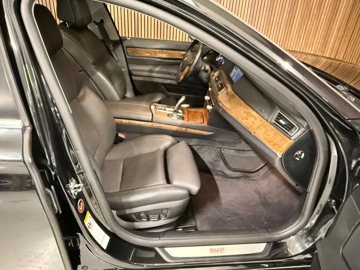 750Li - Youngtimer - BTW - Carplay