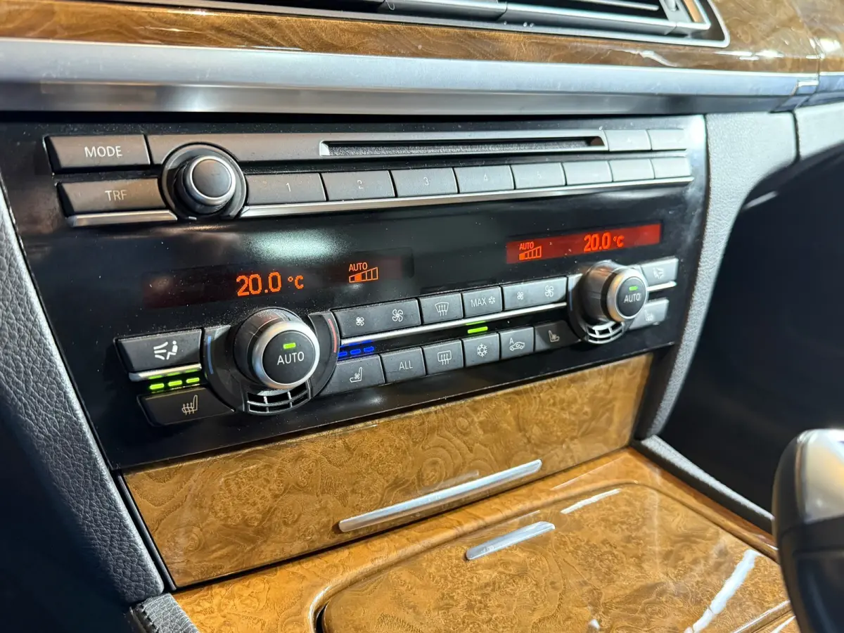 750Li - Youngtimer - BTW - Carplay