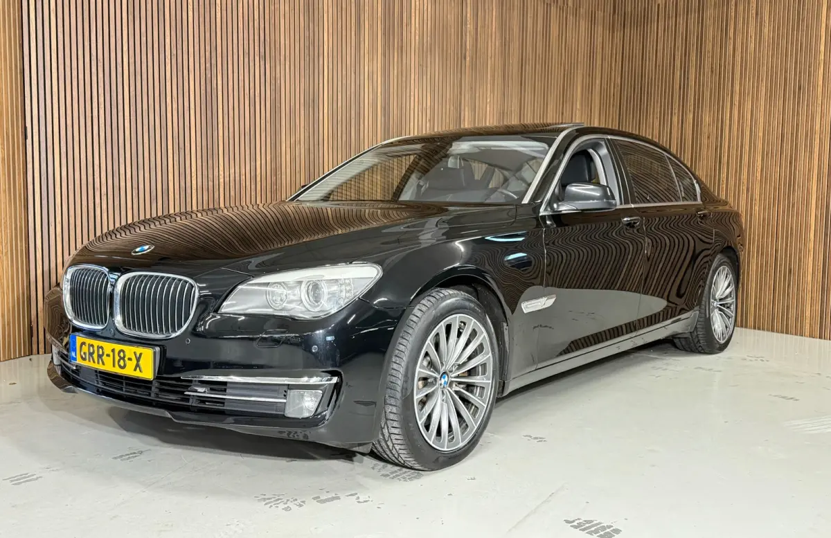 750Li - Youngtimer - BTW - Carplay