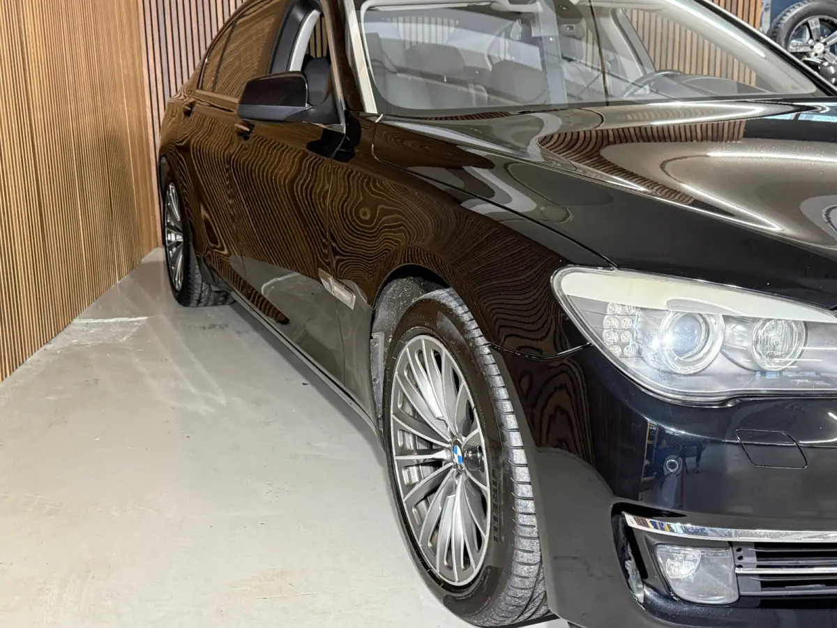 750Li - Youngtimer - BTW - Carplay