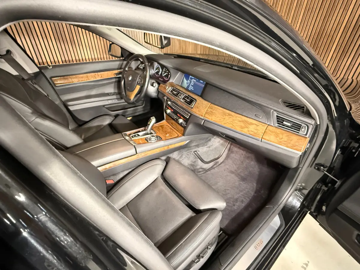 750Li - Youngtimer - BTW - Carplay