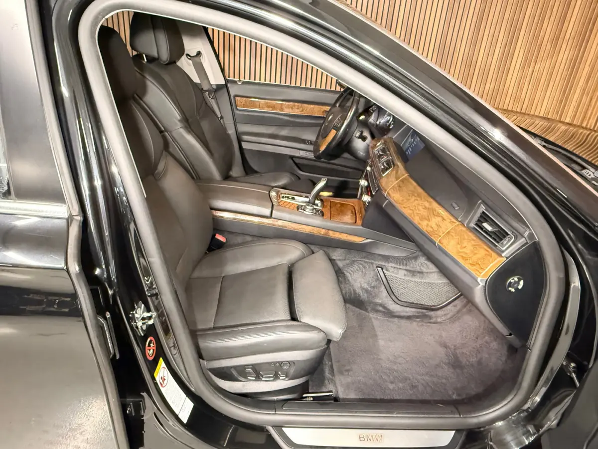 750Li - Youngtimer - BTW - Carplay