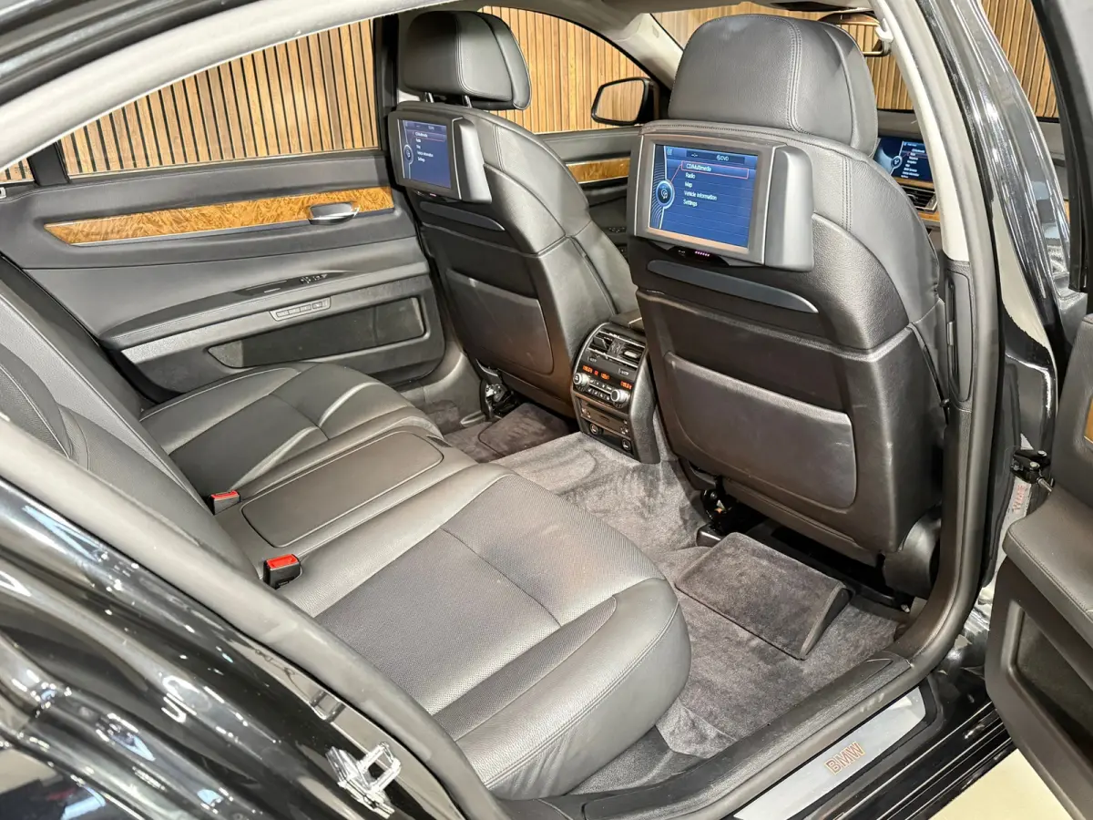 750Li - Youngtimer - BTW - Carplay