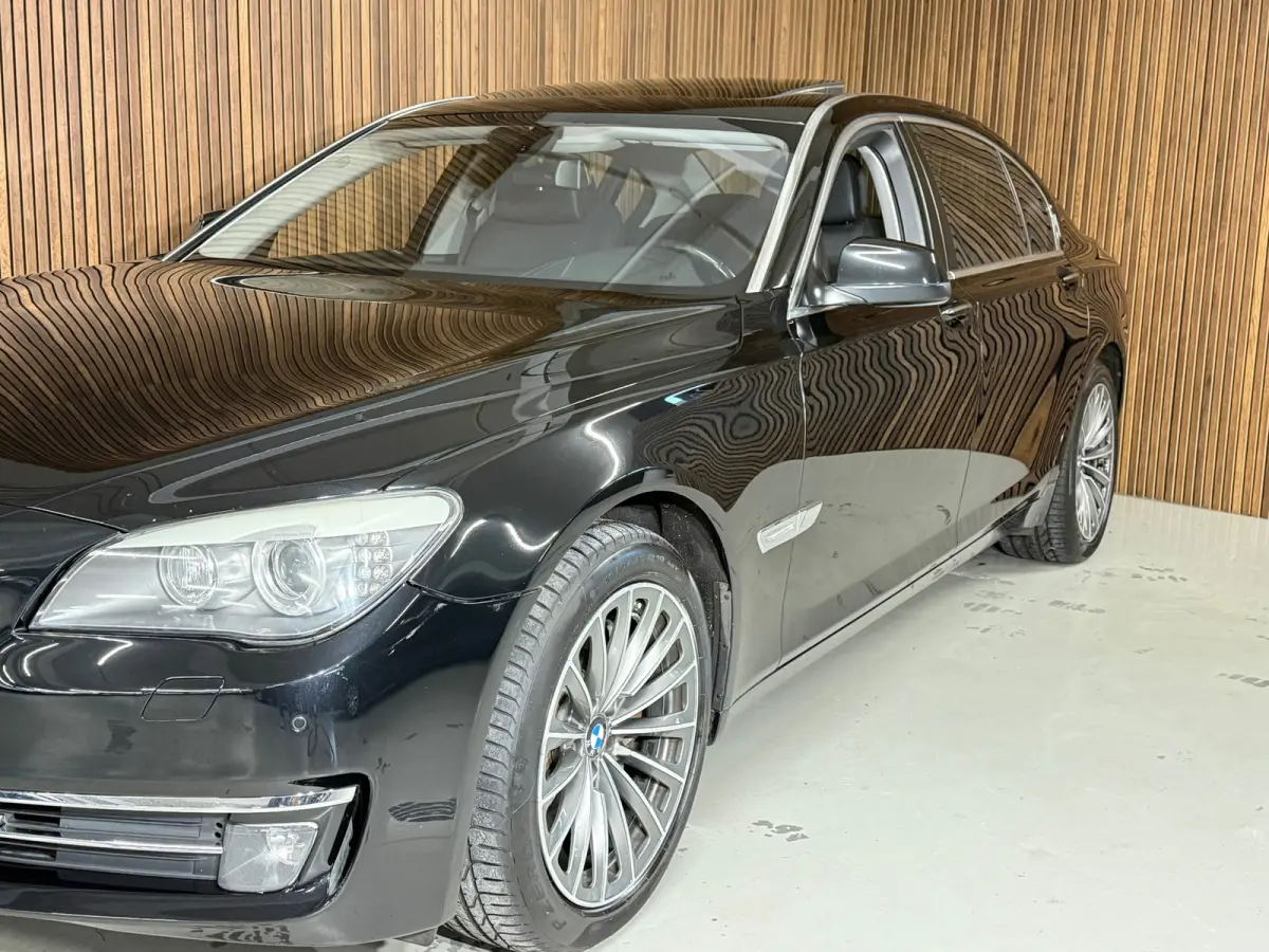 750Li - Youngtimer - BTW - Carplay