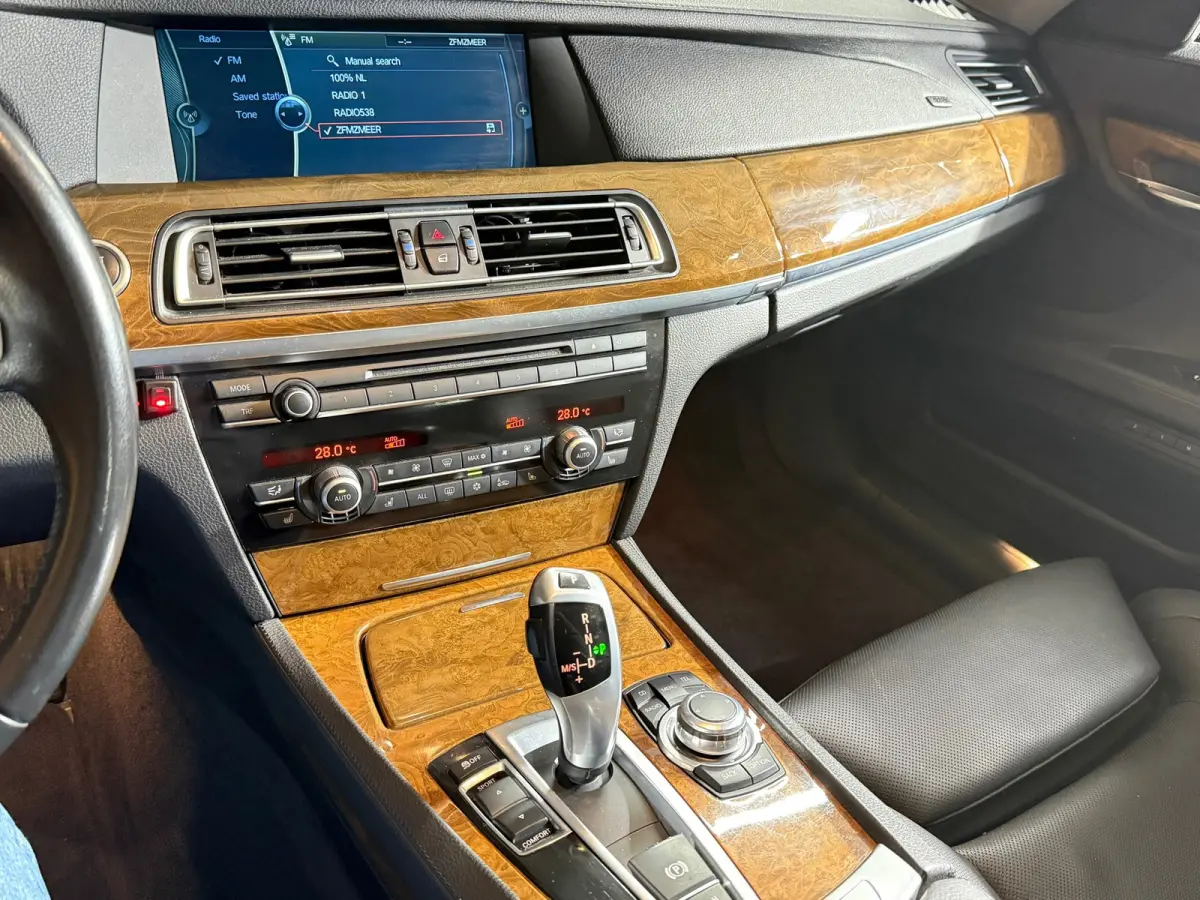 750Li - Youngtimer - BTW - Carplay