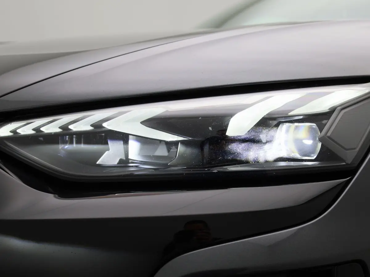 93 kWh 476 PK | Navigatie | Camera | Bang & Olufsen Premium | Dodehoek detectie | Cruise control | Stoelverwarming | 20' Lichtmetalen velgen |