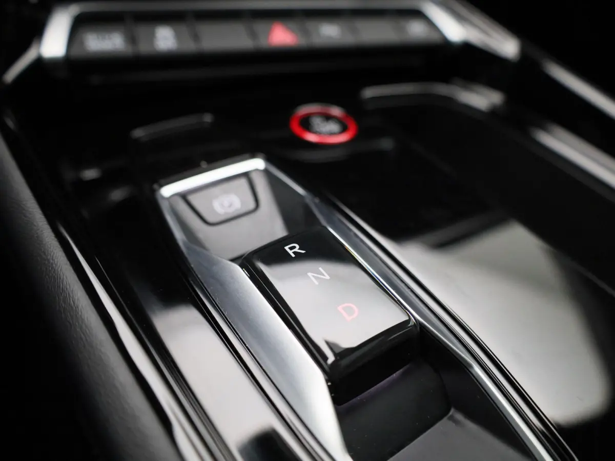 93 kWh 476 PK | Navigatie | Camera | Bang & Olufsen Premium | Dodehoek detectie | Cruise control | Stoelverwarming | 20' Lichtmetalen velgen |