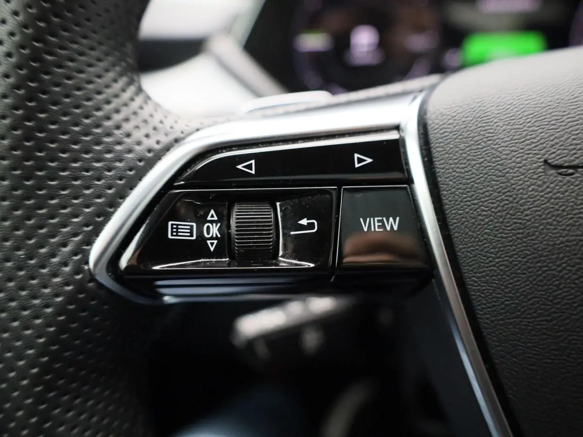 93 kWh 476 PK | Navigatie | Camera | Bang & Olufsen Premium | Dodehoek detectie | Cruise control | Stoelverwarming | 20' Lichtmetalen velgen |
