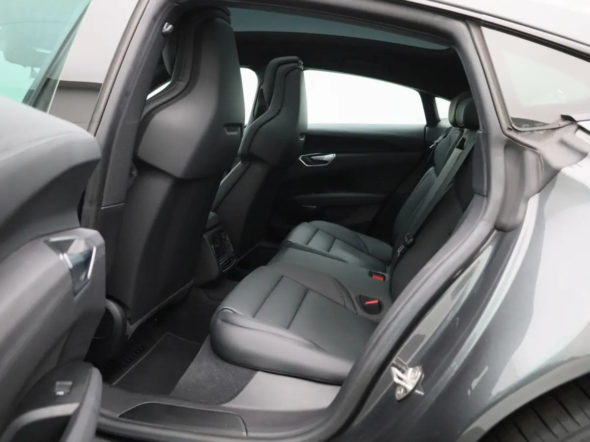 93 kWh 476 PK | Navigatie | Camera | Bang & Olufsen Premium | Dodehoek detectie | Cruise control | Stoelverwarming | 20' Lichtmetalen velgen |