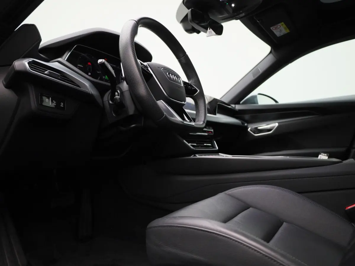 93 kWh 476 PK | Navigatie | Camera | Bang & Olufsen Premium | Dodehoek detectie | Cruise control | Stoelverwarming | 20' Lichtmetalen velgen |