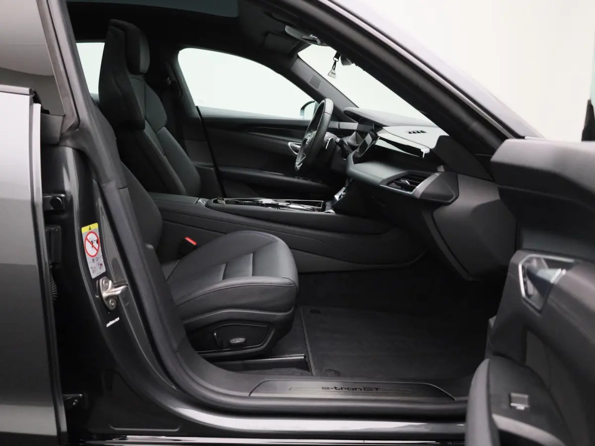 93 kWh 476 PK | Navigatie | Camera | Bang & Olufsen Premium | Dodehoek detectie | Cruise control | Stoelverwarming | 20' Lichtmetalen velgen |