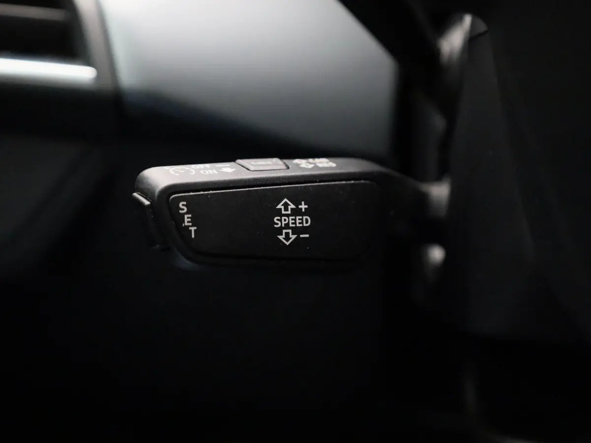 93 kWh 476 PK | Navigatie | Camera | Bang & Olufsen Premium | Dodehoek detectie | Cruise control | Stoelverwarming | 20' Lichtmetalen velgen |