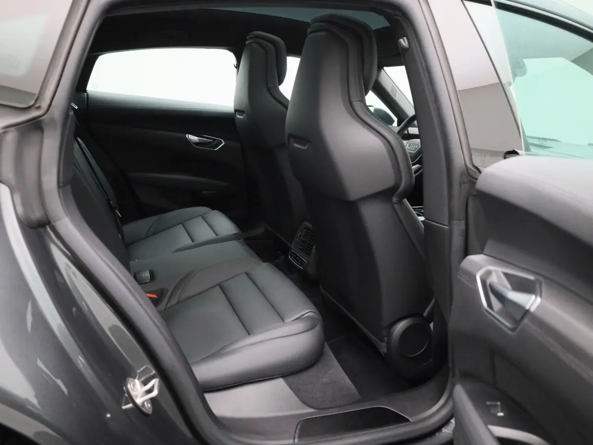 93 kWh 476 PK | Navigatie | Camera | Bang & Olufsen Premium | Dodehoek detectie | Cruise control | Stoelverwarming | 20' Lichtmetalen velgen |
