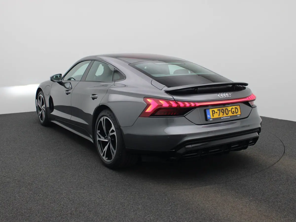 93 kWh 476 PK | Navigatie | Camera | Bang & Olufsen Premium | Dodehoek detectie | Cruise control | Stoelverwarming | 20' Lichtmetalen velgen |