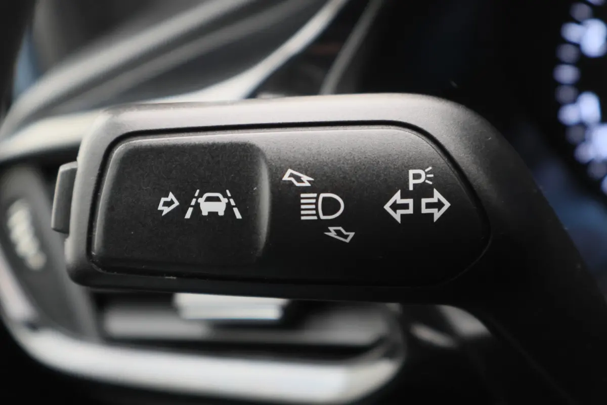 1.1 Trend 5-Deurs, Airco, Cruise, Apple CarPlay, Rijstrooksensor, DAB, PDC