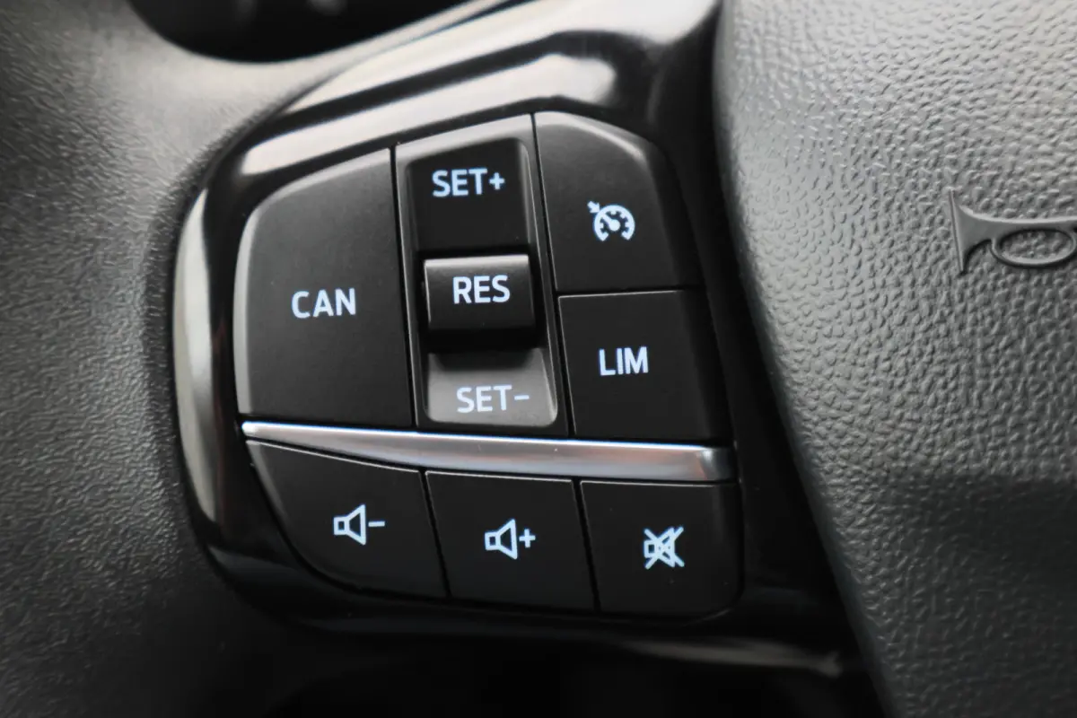 1.1 Trend 5-Deurs, Airco, Cruise, Apple CarPlay, Rijstrooksensor, DAB, PDC