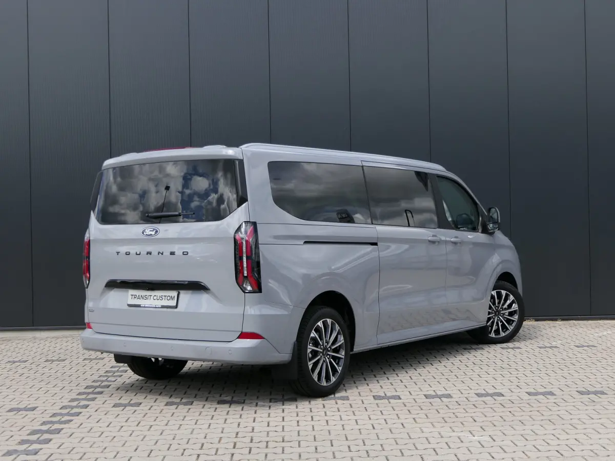 Tourneo 340 2.5 PHEV L2H1 Titanium X | Luxury | Panoramadak | 360 Camera | AGR Stoel | Leder | Adaptive LED | BLIS | Adaptive Cruise | B&O Audio
