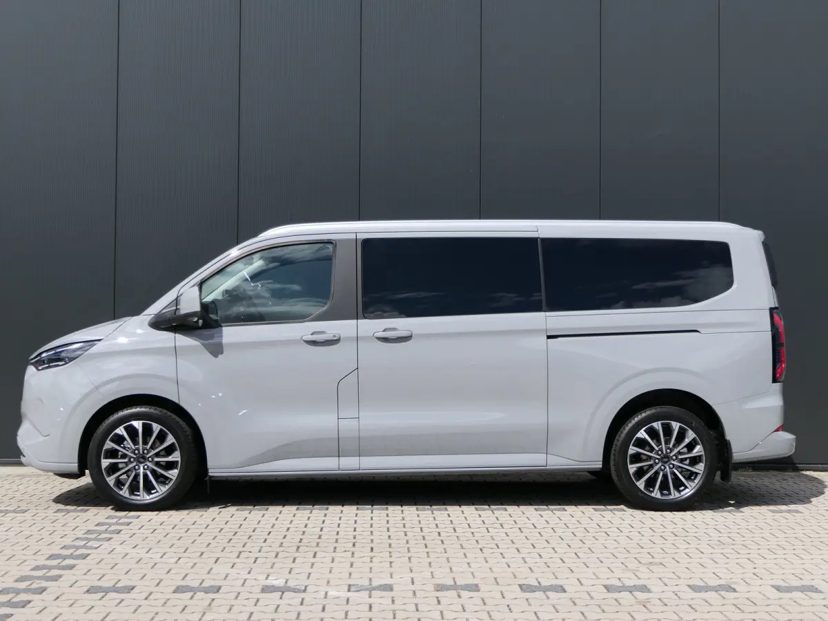 Tourneo 340 2.5 PHEV L2H1 Titanium X | Luxury | Panoramadak | 360 Camera | AGR Stoel | Leder | Adaptive LED | BLIS | Adaptive Cruise | B&O Audio