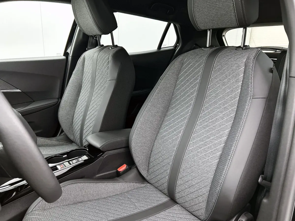 1.2 Hybrid 145pk Allure Automaat | Navigatie | Adaptieve Cruise Control | LED | Camera Voor + Achter | 17"LMV | Dodehoekdetectie | Dakrails |